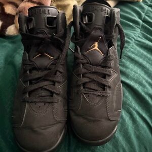 Jordan Men's Black and Gold Sneakers
